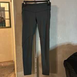 💥Green High-Waisted Leggings with Seam Details EUC
